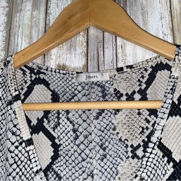 Jodifl Snake Oversized Blouse - Picture 4 of 4